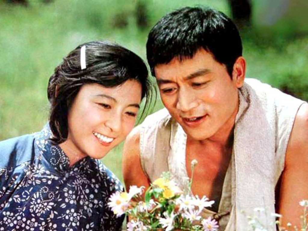 老片忆旧:《张铁匠的罗曼史》,王馥荔主演,可惜男主演过早去世