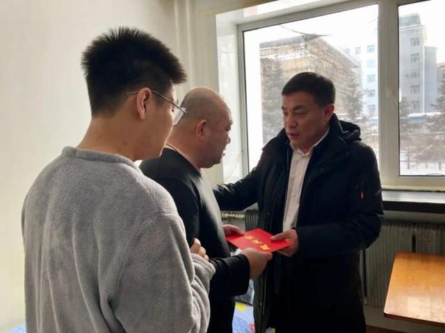 金仓走访慰问我市困难党员,困难职工和困难群众牙克石市融媒体中心