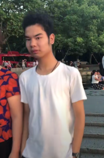 其实上面是真小吴,用来对比的.下面是dew.