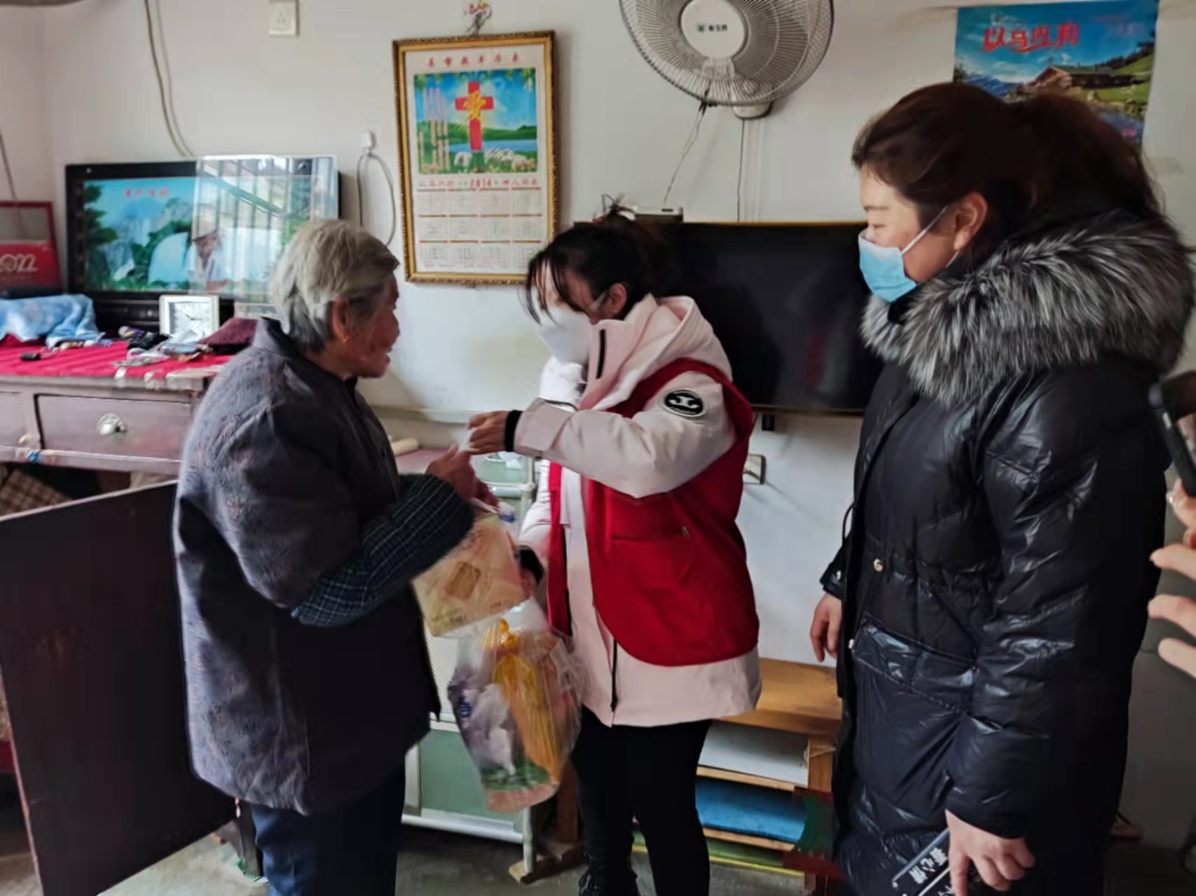 谢家集区建设社区开展"喜迎腊八节 社区送温暖"活动