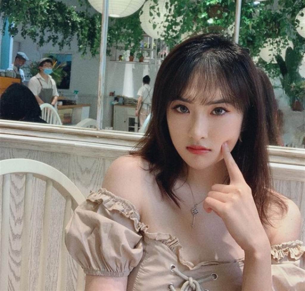 华为小公主23岁生日出道,自曝名媛生活:每天最多睡5小时