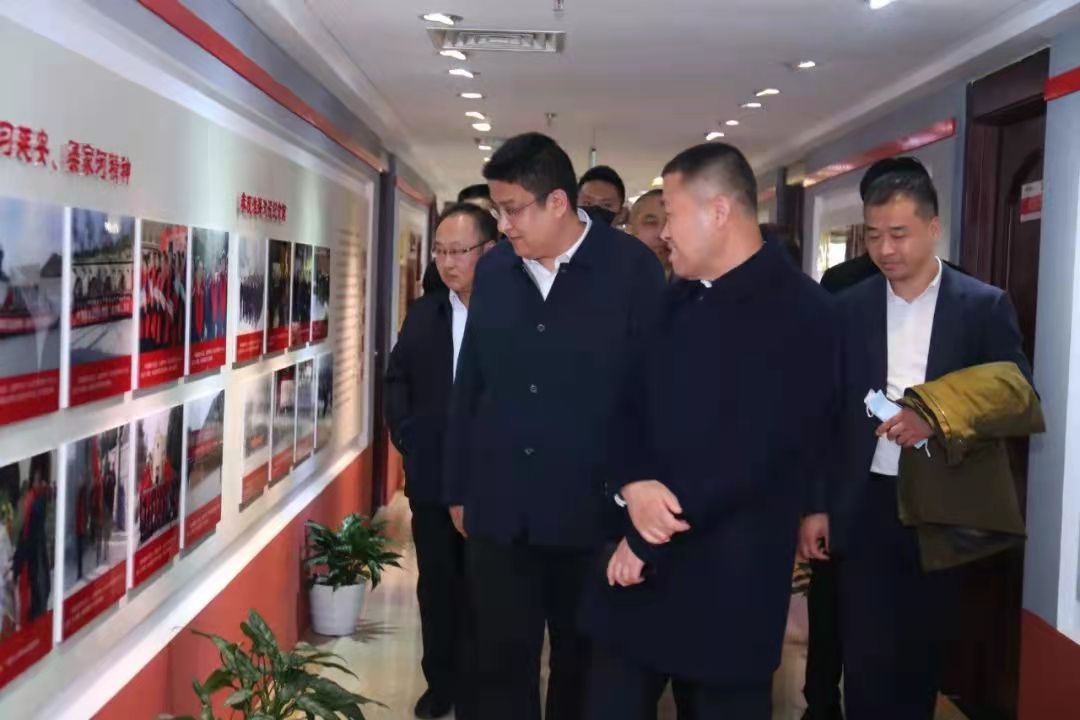 张冠群带队赴北京千喜鹤集团拜访刘延云董事长 就双方合作进行座谈