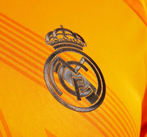 皇马发布2024-25赛季客场球衣:主体橙色 星型图案
