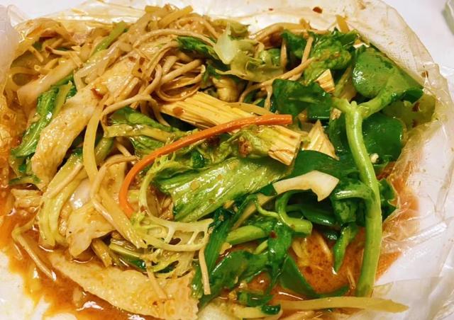 天气热,不想吃饭,地摊凉拌菜瞬间打开你的食欲