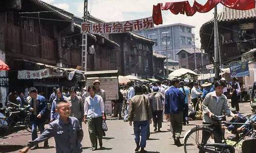 1984年云南"昆明"老照片,看下这些"街头景象"你还认得吗?