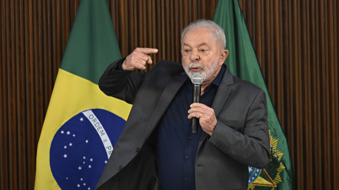 破坏调查?巴西总统解雇国家情报局副局长