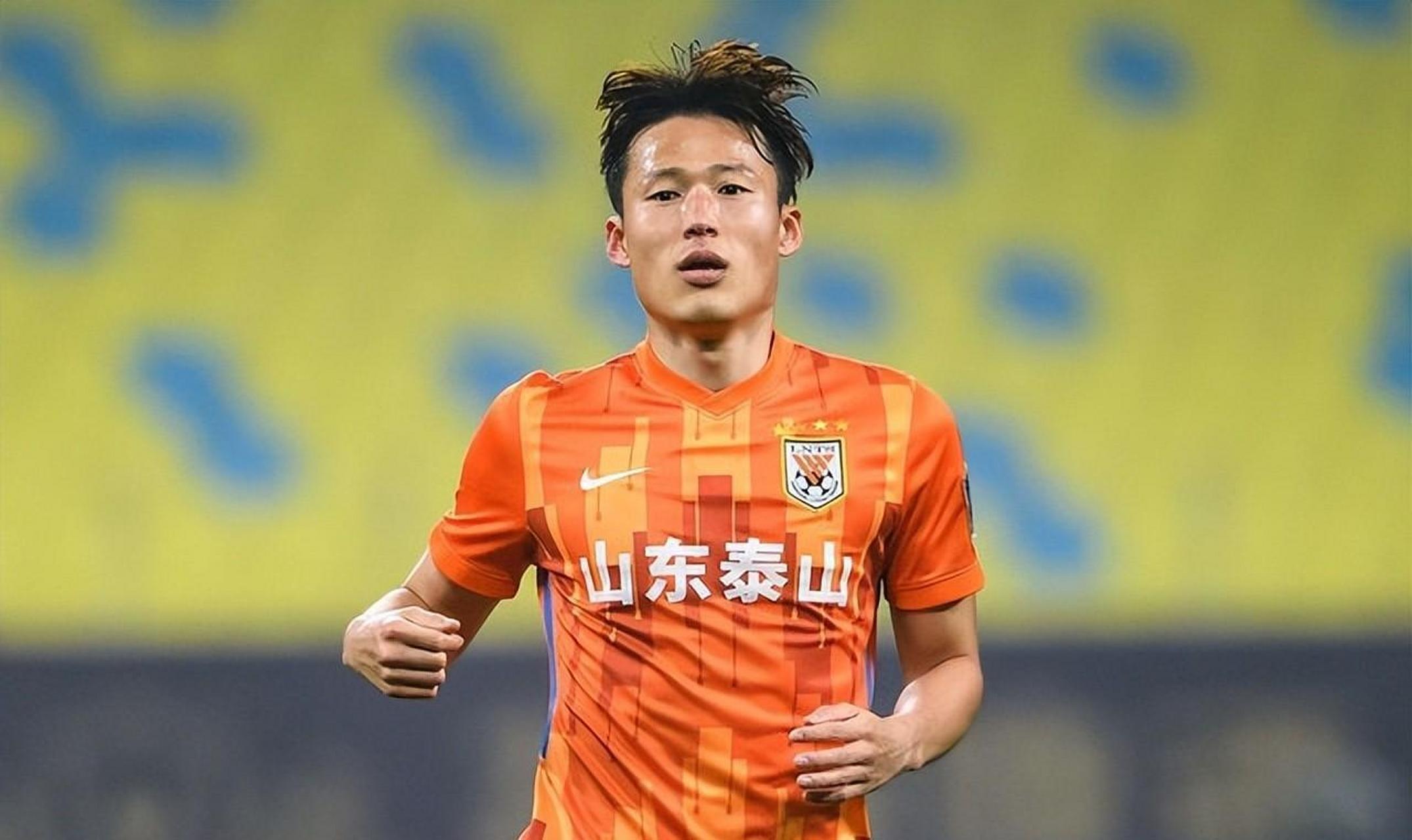 山东泰山队在这个赛季战绩不佳,一方面是备战出现了问