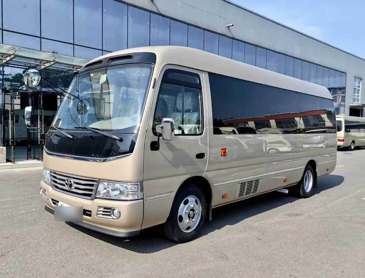 租一辆中巴车一天多少钱