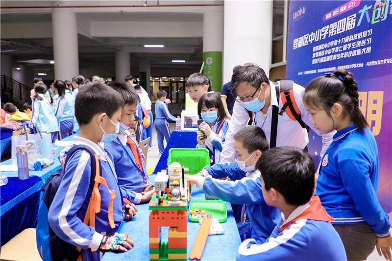 深晚报道|小创客的缤纷嘉年华!