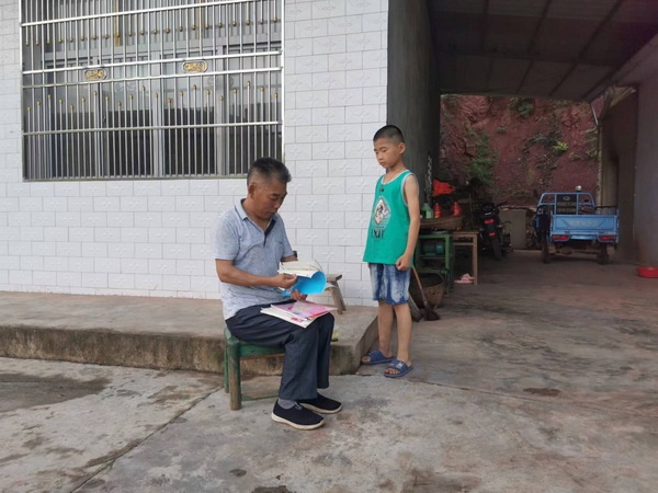 南漳县巡检镇甘溪完全小学:走访架起"连心桥"家校共画"同心圆"