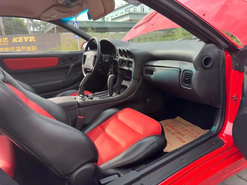 这辆售价为16万的三菱3000gt,被誉为日系跑车的四大巨星之一.