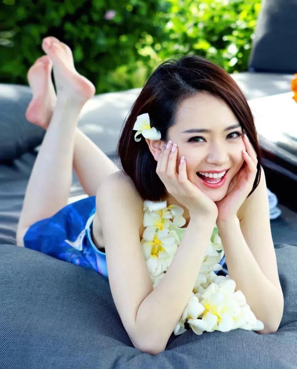 娱乐圈～小妞～戚薇的脚  本文并不代表小编赞同其