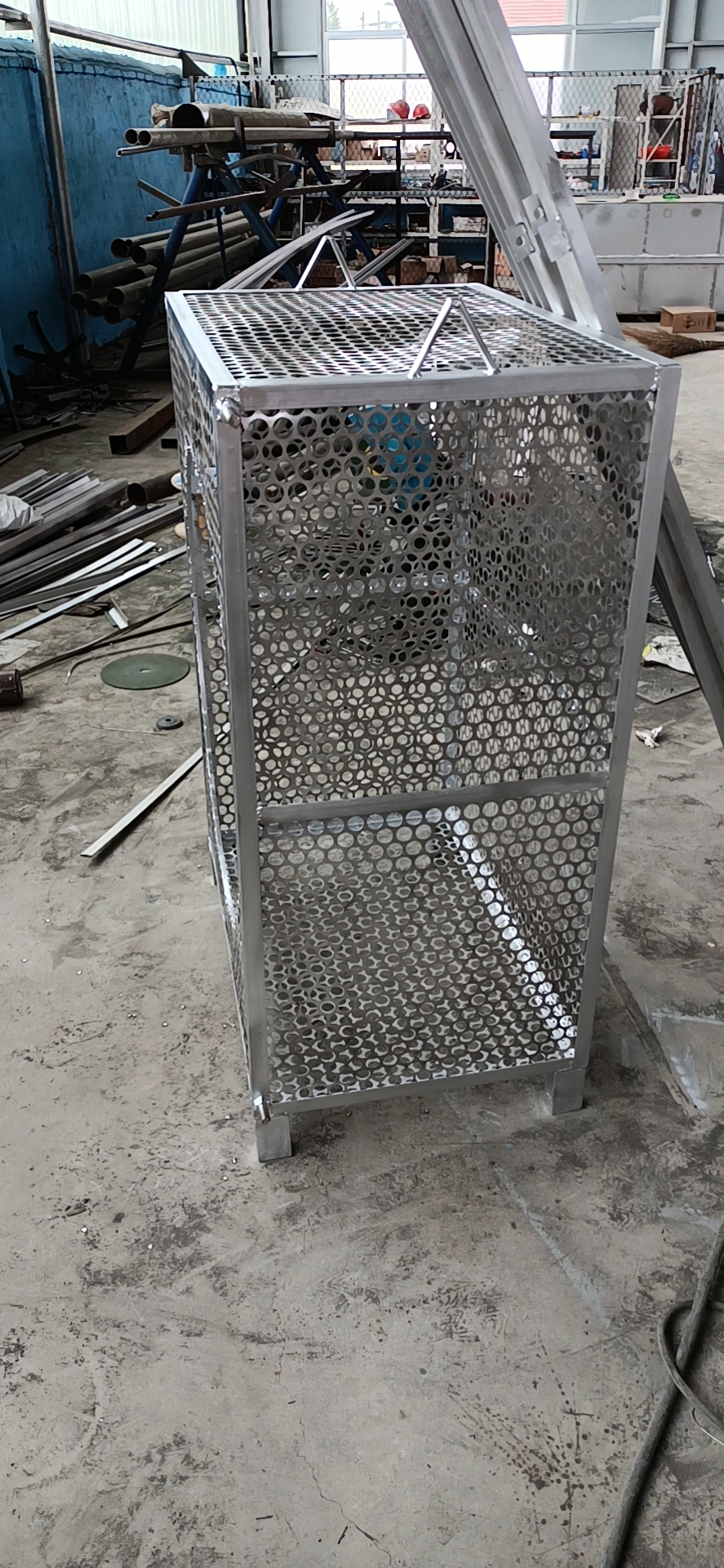 600*400*1500提篮格栅制作完成