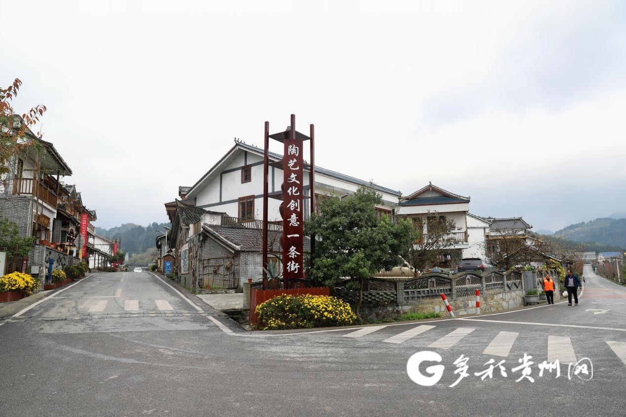 昔日"荒茅田",今朝花茂村