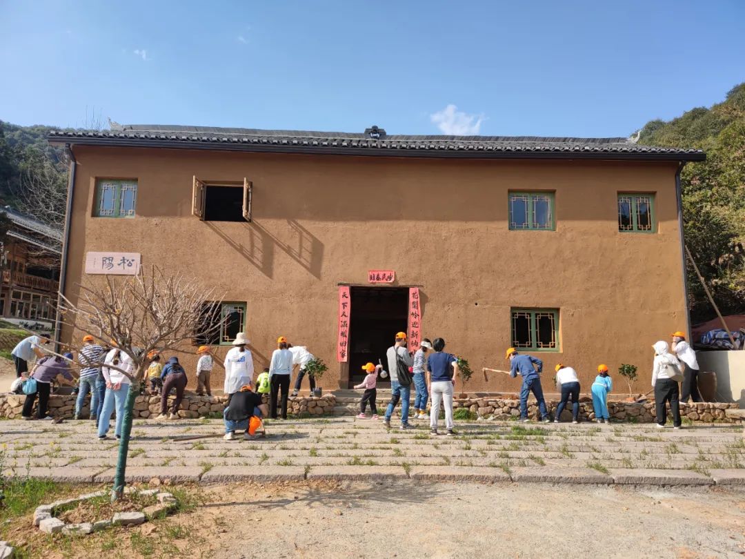 植树节,花开岭公益实践基地迎来第一家挂牌企业