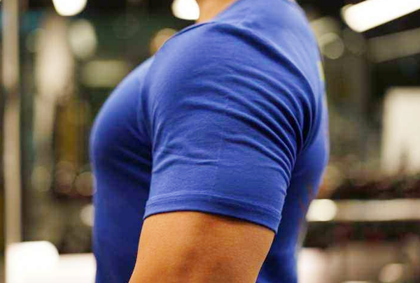 男性胸部是个摆设?在一定条件下能产奶,"男妈妈"不是说说而已