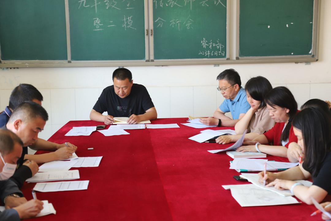 24小时on call! 一起走进鄂托克前旗一中校长白补云的一天