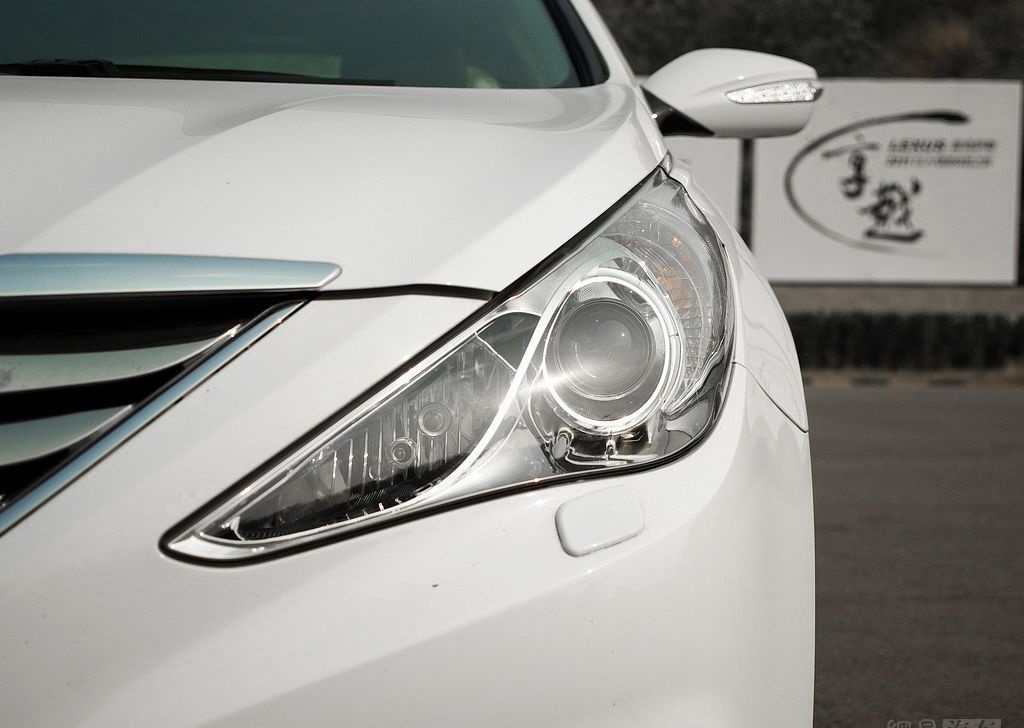 老款索纳塔大灯灯泡型号