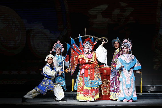 文化中国行丨沉浸式豫剧《破洪州》上演