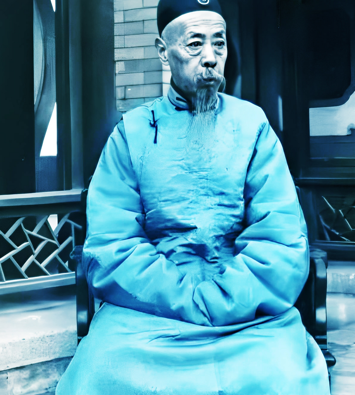 照片中的老人看起来有点瘦,却是清末有名的贪吃之人.他叫奕劻.