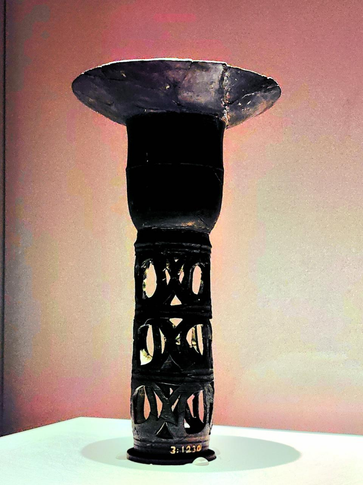 上手飘忽重若万钧,蛋壳黑陶高柄杯获评山东文物标识实物原型