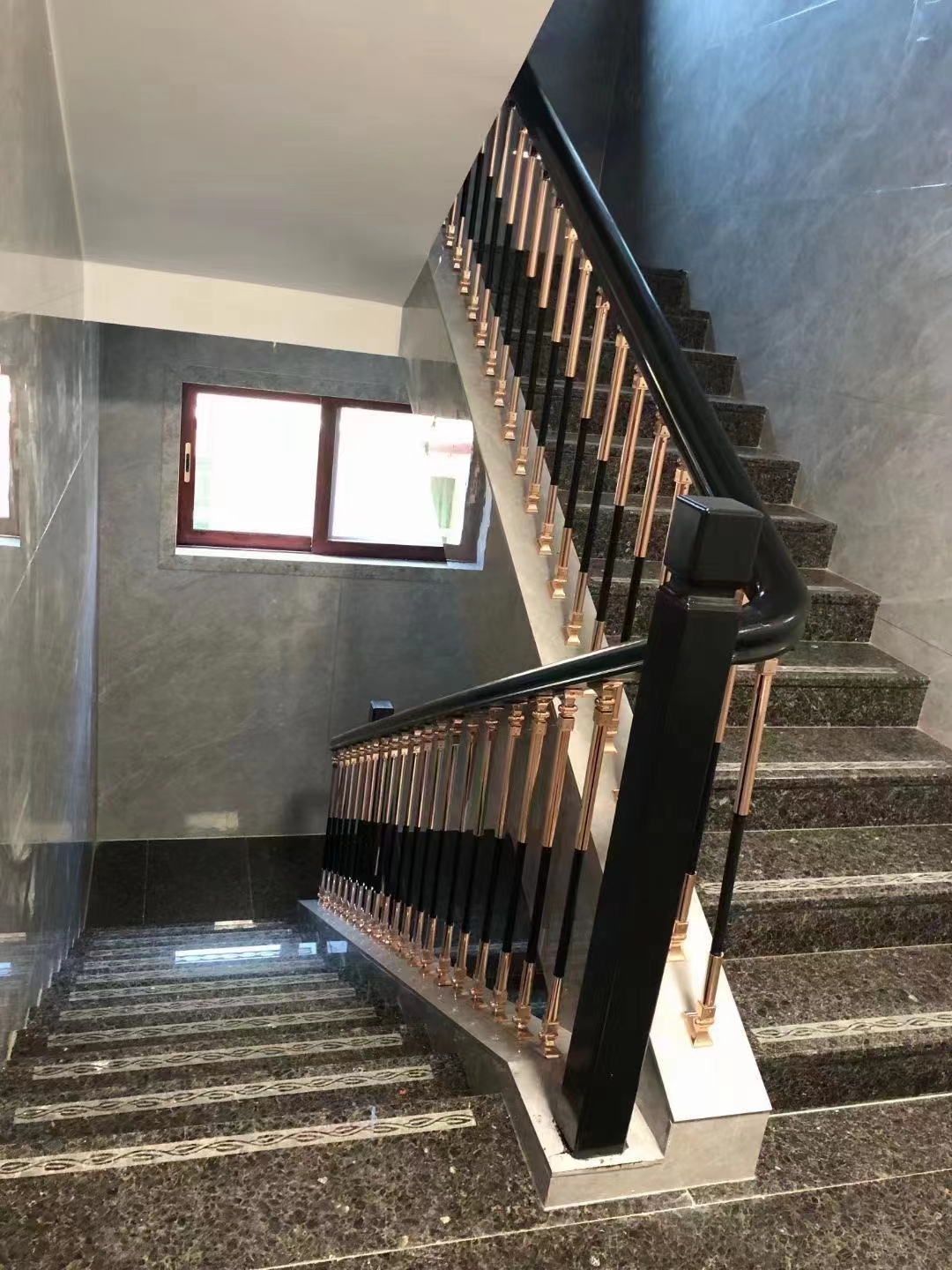 介绍铜楼梯围栏装饰设计的精彩