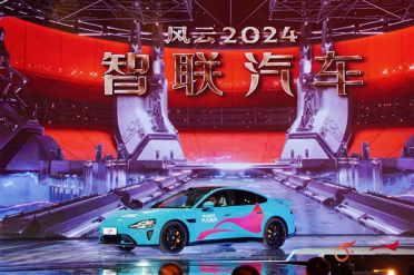 小米SU7荣获央视风云2024·智联车 李肖爽：感谢小米、感谢CCTV