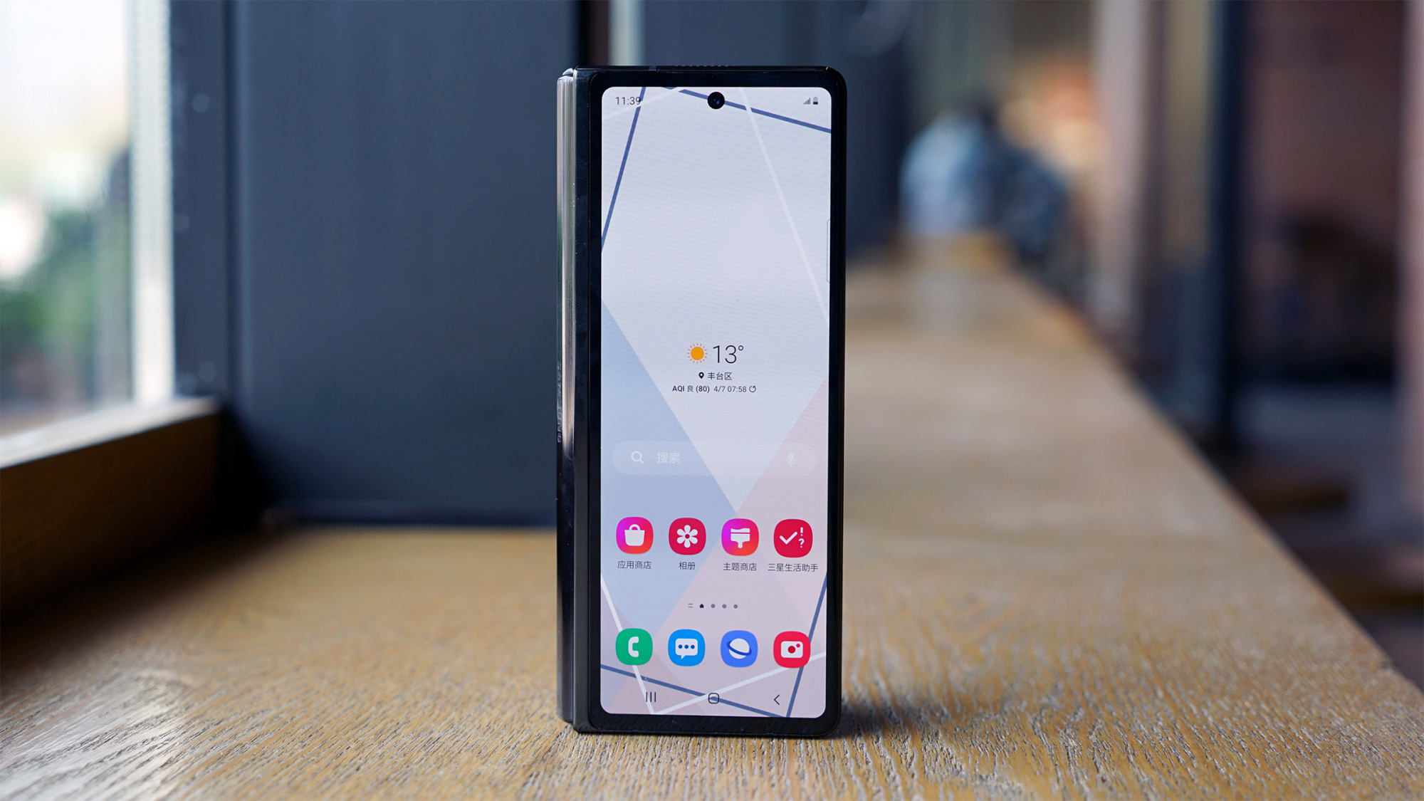 内屏摄像头 多角度旋停 三星galaxy z fold2 5g一枝独秀