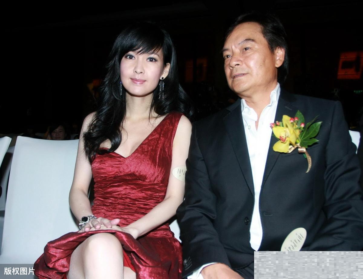 凤凰卫视嫁的最好的女主持曾子墨:瑞幸咖啡老板娘,老公还比她小