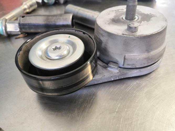 涨紧器坏了会出现什么声音?涨紧轮异响伤车吗?