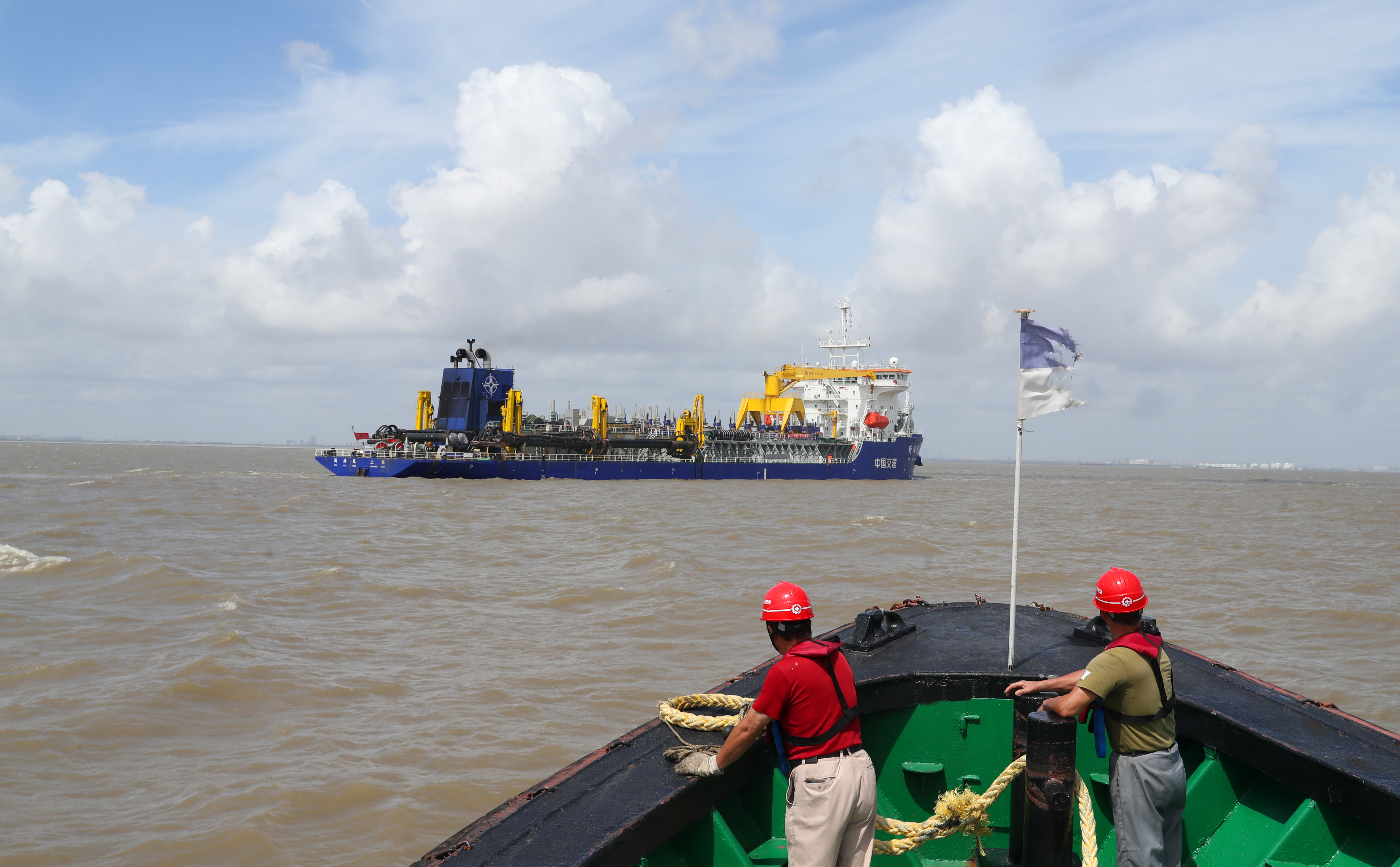 保畅"黄金水道" 长江口航道疏浚工程忙
