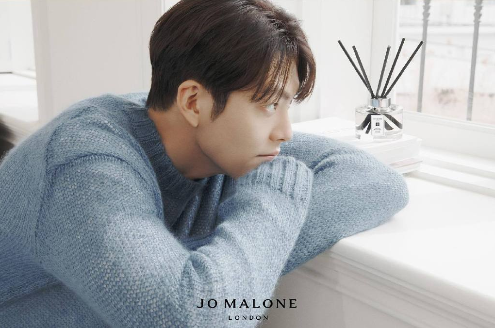 金宇彬ins更新一组照片 展现了健康的性感美