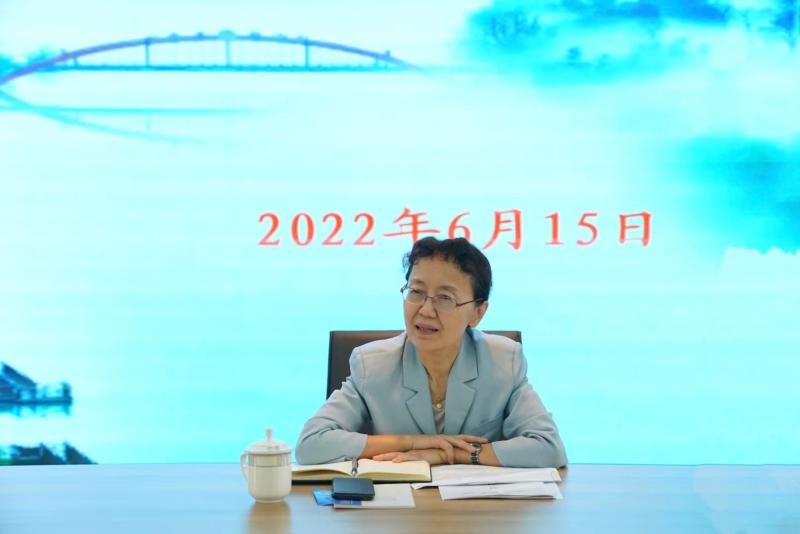 路海燕在徽州区开展"优环境,稳经济"现场集中办公时指出 以最优环境助