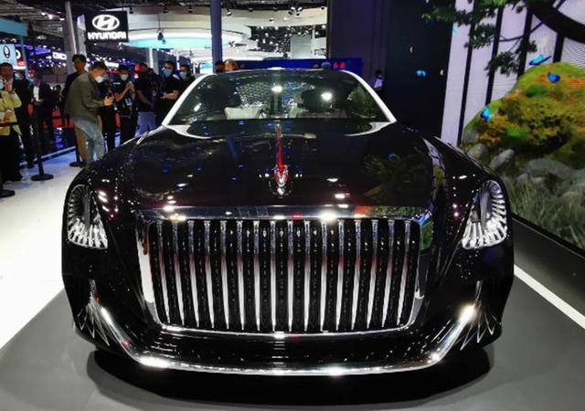 2022款红旗全新d级轿车亮相,配v12引擎,宾利:我还怎么混?