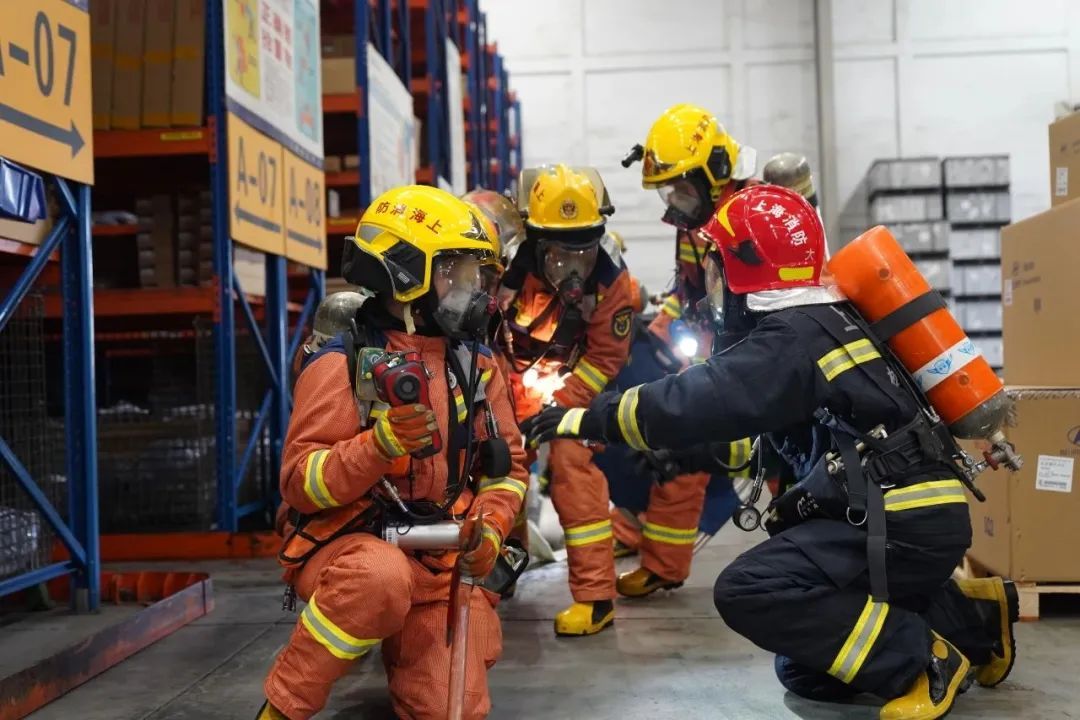 以练促战!松江消防开展大跨度厂房灭火救援实战演练