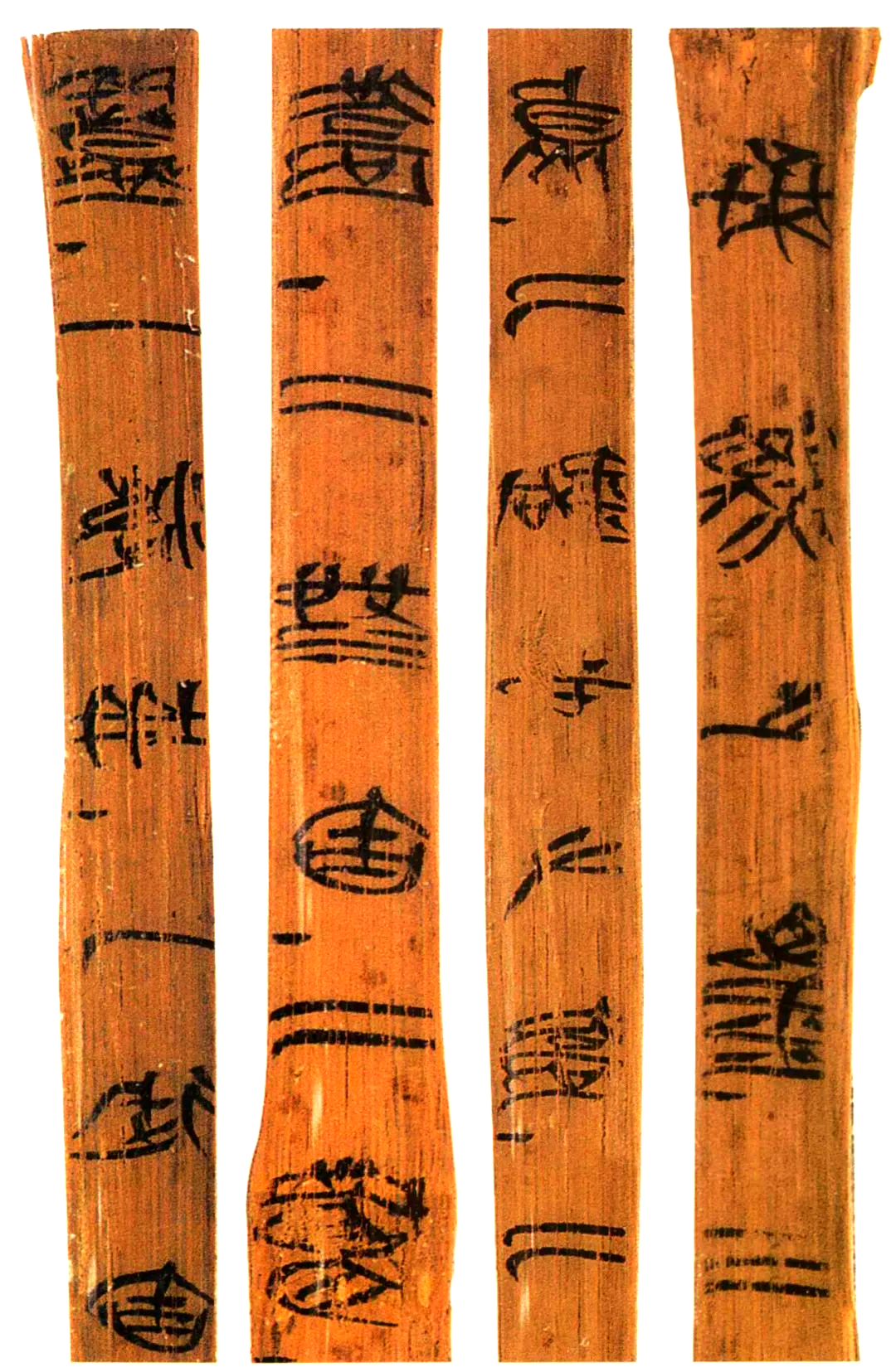 图一展示了曾侯乙墓竹简的独特风貌