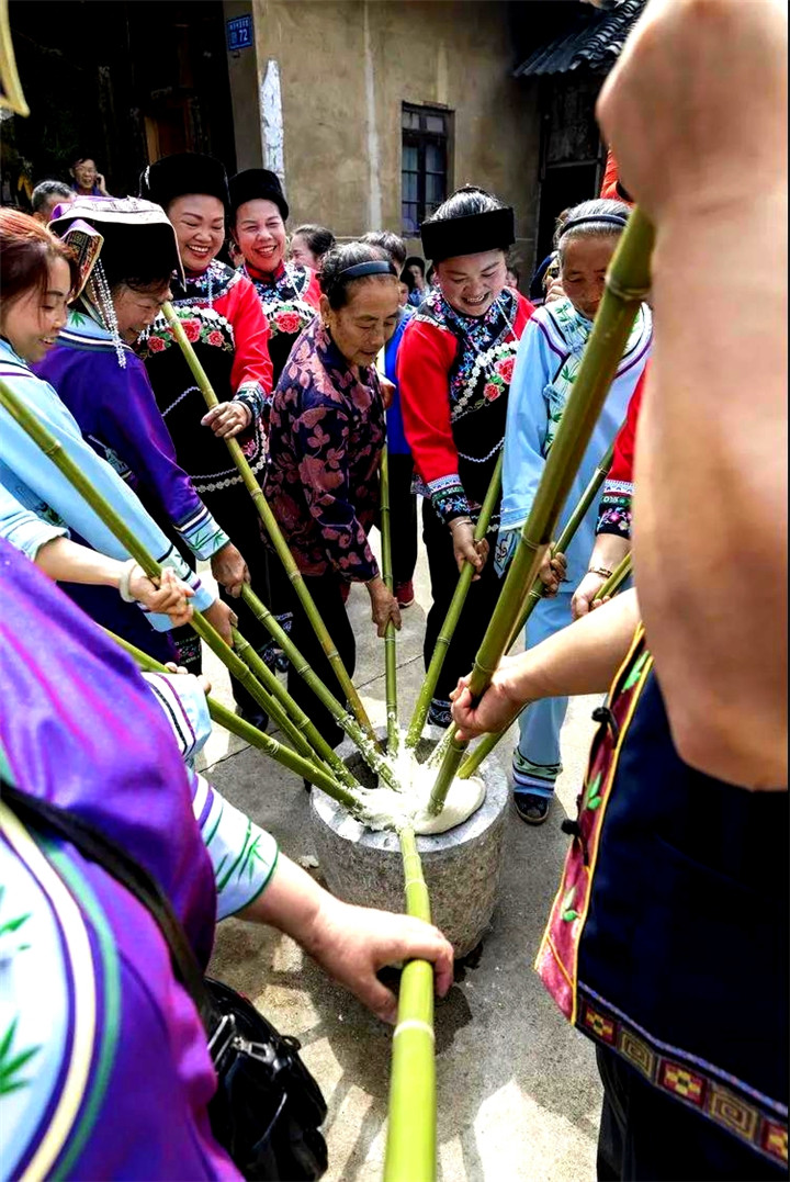 贵州清镇:仡佬族同胞吃新节庆丰收