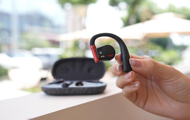 智能,舒适,贴心cleer arc ii音弧开放式运动智能耳机专为运动而生