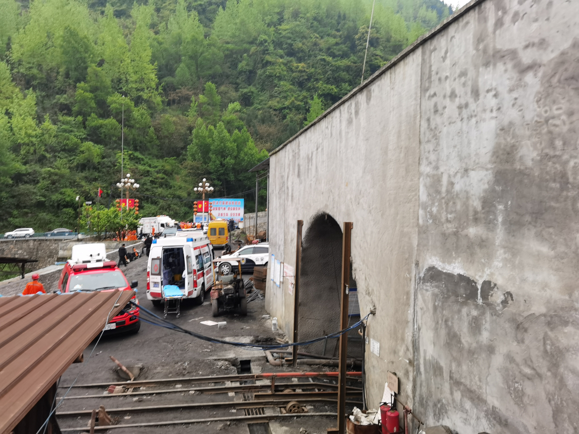 贵州金沙县一煤矿发生事故致1人死亡7人被困