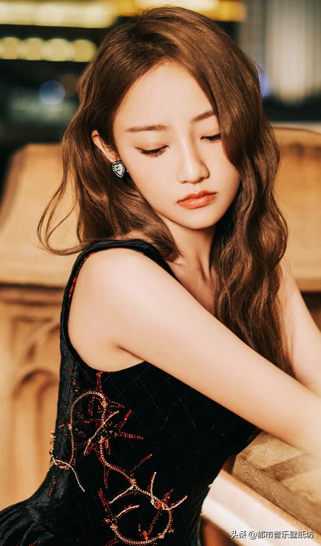 吴佳怡高清时尚美图壁纸收藏分享给你,喜欢的小伙伴可以支持一下