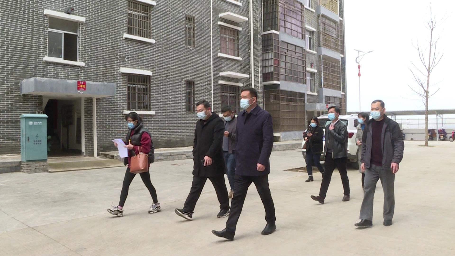 吴军臣走访慰问困难群众,退役军人和百岁老人