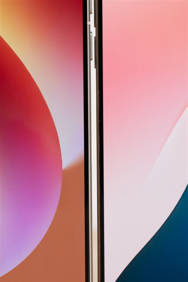 一个亿自研屏幕技术！OPPO晒Find X8 Ultra与iPhone 16 Pro Max真机对比