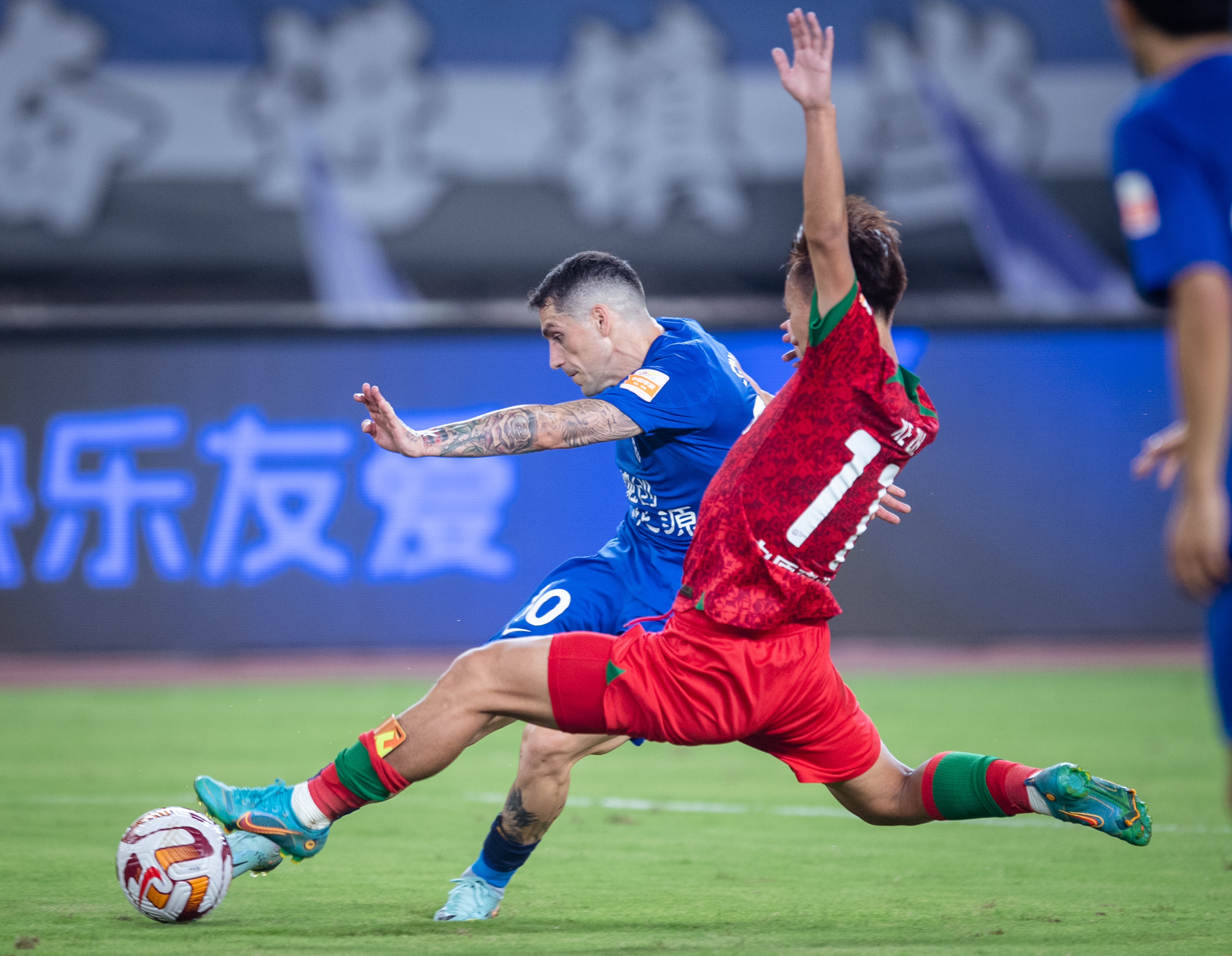 足球——中超:武汉三镇胜河南队(2)