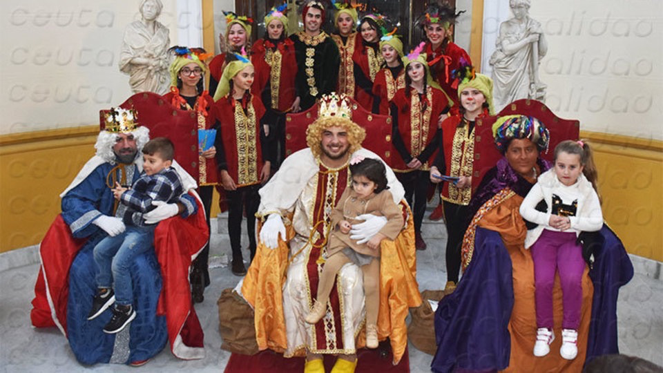 「西班牙文化」西班牙"儿童节"怎么过?花车游行,带你云度假