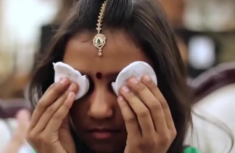 印度女孩拥有透视眼,能看透一切物体,简直不敢相信!