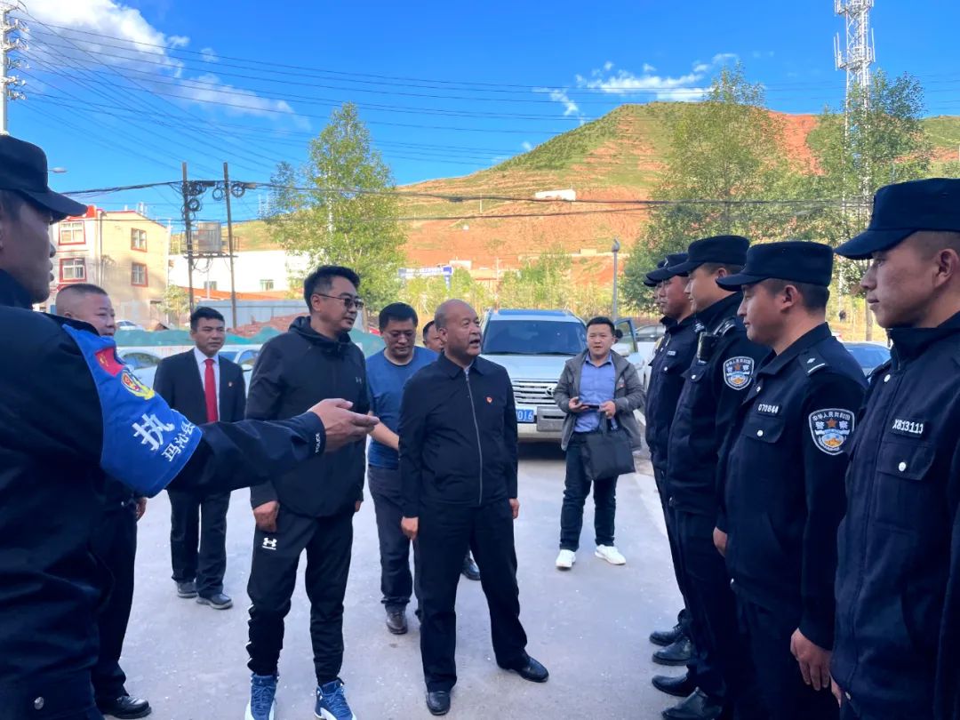 督导调研丨州委常委县委书记牛得海一行督导调研拉加派出所工作并看望