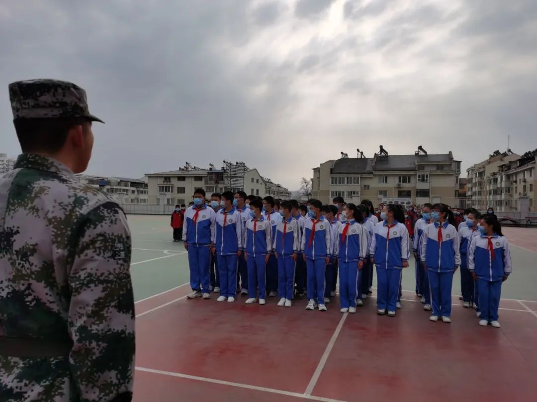 「社会主义核心价值观·爱国」承德市民族小学开展"国防教育进校园