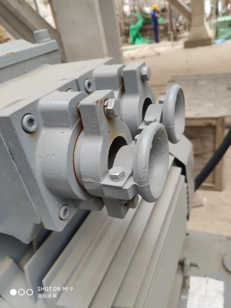 如何把南阳防爆电机的接线盒的喇叭口更换为螺纹口?