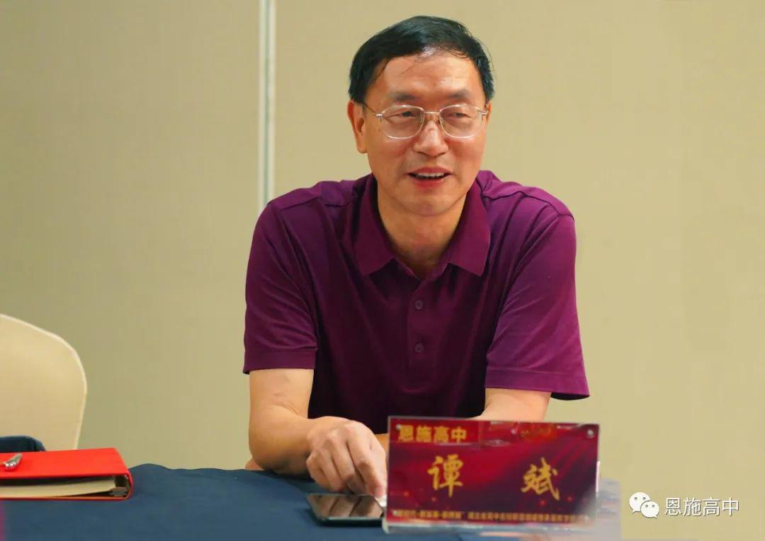 党委书记,校长谭斌作热情洋溢的表态发言,他表示,恩施高中一定在各