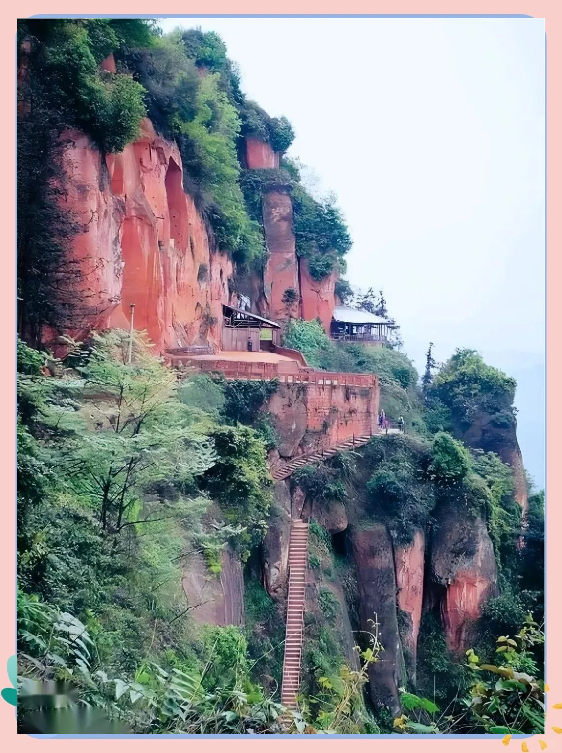 可久镇红岩山景区,距离高县县城仅12公里之遥,拥有广阔的森林面积超过